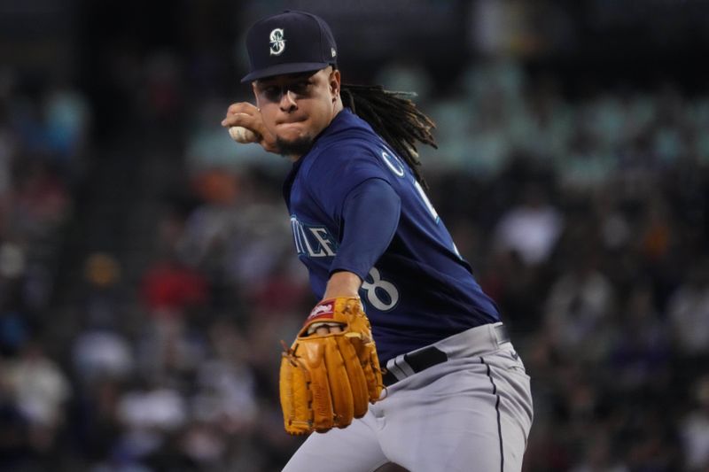 Jul 30, 2023; Phoenix, Arizona, USA; Seattle Mariners starting pitcher Luis Castillo (58) pitches against the Arizona Diamondbacks during the first inning at Chase Field. Mandatory Credit: Joe Camporeale-USA TODAY Sports