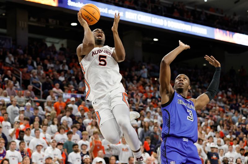 Nov 27, 2022; Auburn, Alabama, USA;  Auburn Tigers forward Chris Moore (5) gets past Saint Louis Billikens guard Javonte Perkins (3) for a shot during the second half at Neville Arena. Mandatory Credit: John Reed-USA TODAY Sports