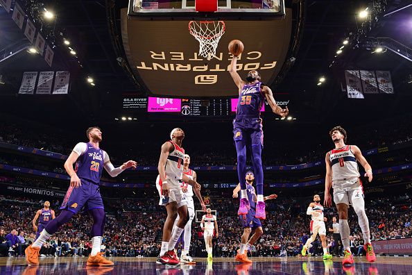 PHOENIX, AZ - DECEMBER 17: Kevin Durant #35 of the Phoenix Suns dunks the ball during the game against the Washington Wizards on December 17, 2023 at Footprint Center in Phoenix, Arizona. NOTE TO USER: User expressly acknowledges and agrees that, by downloading and or using this photograph, user is consenting to the terms and conditions of the Getty Images License Agreement. Mandatory Copyright Notice: Copyright 2023 NBAE (Photo by Barry Gossage/NBAE via Getty Images)