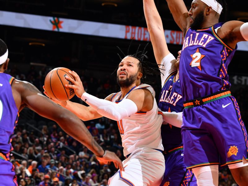 PHOENIX, AZ - NOVEMBER 20: Jalen Brunson #11 of the New York Knicks drives to the basket during the game against the Phoenix Suns on November 20, 2024 at Footprint Center in Phoenix, Arizona. NOTE TO USER: User expressly acknowledges and agrees that, by downloading and or using this photograph, user is consenting to the terms and conditions of the Getty Images License Agreement. Mandatory Copyright Notice: Copyright 2024 NBAE (Photo by Barry Gossage/NBAE via Getty Images)