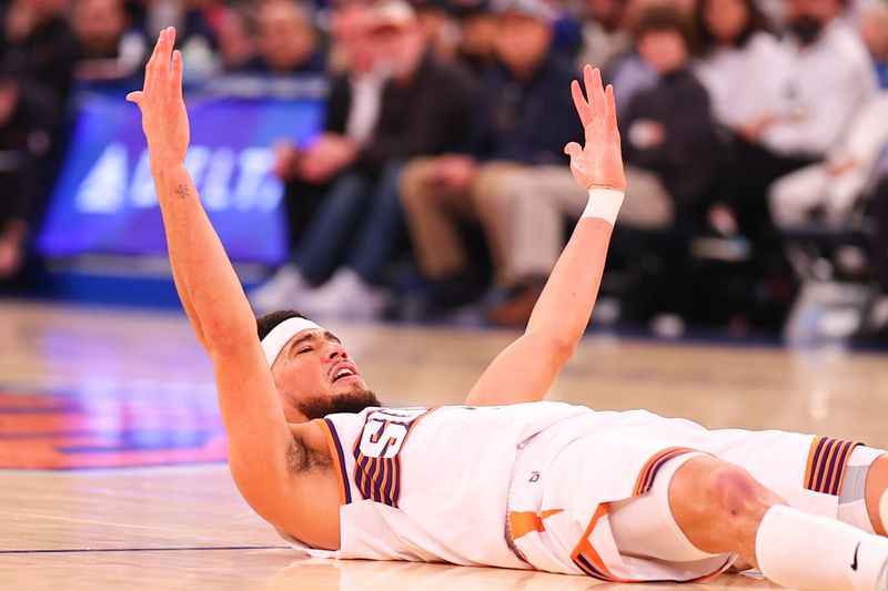 NEW YORK, NY - NOVEMBER 26: Devin Booker #1 of the Phoenix Suns reacts on the court during the first half against the New York Knicks at Madison Square Garden on November 26, 2023 in New York City, New York. NOTE TO USER: User expressly acknowledges and agrees that, by downloading and or using this photograph, User is consenting to the terms and conditions of the Getty Images License Agreement. (Photo by Rich Graessle/Getty Images)