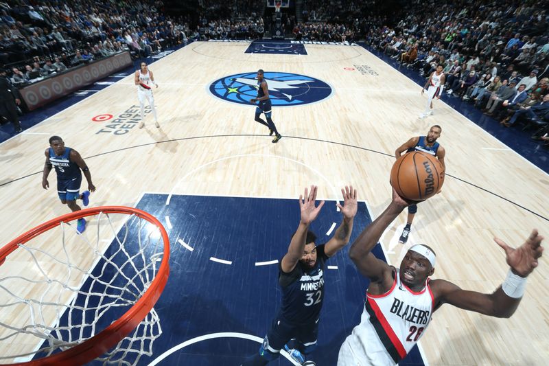 MINNEAPOLIS, MN -  MARCH 4: Duop Reath #26 of the Portland Trail Blazers drives to the basket during the game against the Minnesota Timberwolves on March 4, 2024 at Target Center in Minneapolis, Minnesota. NOTE TO USER: User expressly acknowledges and agrees that, by downloading and or using this Photograph, user is consenting to the terms and conditions of the Getty Images License Agreement. Mandatory Copyright Notice: Copyright 2024 NBAE (Photo by David Sherman/NBAE via Getty Images)