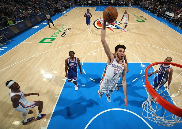 OKLAHOMA CITY, OK - NOVEMBER 25:  Chet Holmgren #7 of the Oklahoma City Thunder drives to the basket during the game against the Philadelphia 76ers on November 25, 2023 at Paycom Arena in Oklahoma City, Oklahoma. NOTE TO USER: User expressly acknowledges and agrees that, by downloading and or using this photograph, User is consenting to the terms and conditions of the Getty Images License Agreement. Mandatory Copyright Notice: Copyright 2023 NBAE (Photo by Zach Beeker/NBAE via Getty Images)