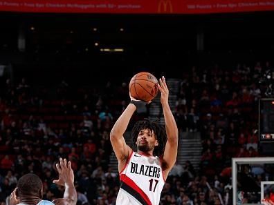 PORTLAND, OR - NOVEMBER 5: Shaedon Sharpe #17 of the Portland Trail Blazers shoots the ball during the game against the Memphis Grizzlies on November 5, 2023 at the Moda Center Arena in Portland, Oregon. NOTE TO USER: User expressly acknowledges and agrees that, by downloading and or using this photograph, user is consenting to the terms and conditions of the Getty Images License Agreement. Mandatory Copyright Notice: Copyright 2023 NBAE (Photo by Cameron Browne/NBAE via Getty Images)