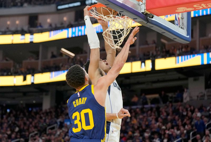 SAN FRANCISCO, CALIFORNIA - DECEMBER 30: Josh Green #8 of the Dallas Mavericks dunks over Stephen Curry #30 of the Golden State Warriors during the third quarter at Chase Center on December 30, 2023 in San Francisco, California. NOTE TO USER: User expressly acknowledges and agrees that, by downloading and or using this photograph, User is consenting to the terms and conditions of the Getty Images License Agreement. (Photo by Thearon W. Henderson/Getty Images)