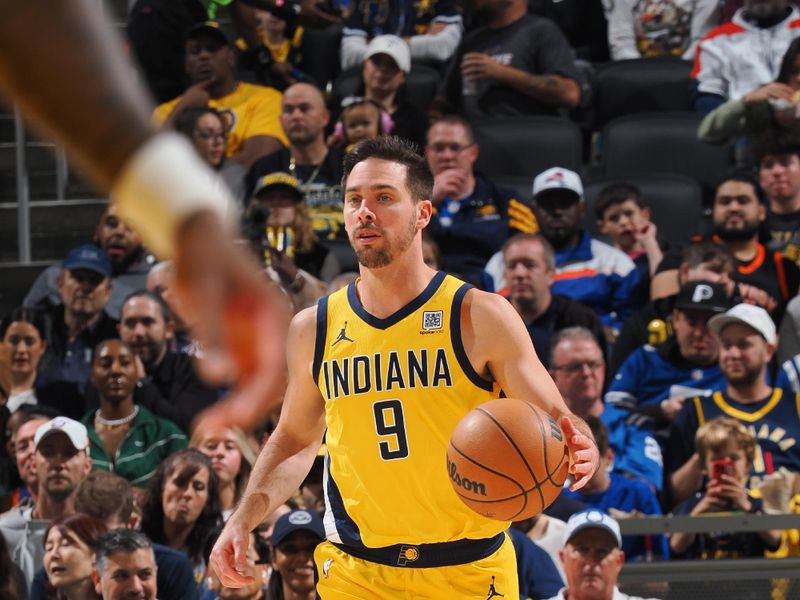 INDIANAPOLIS, IN - NOVEMBER 10: T.J. McConnell #9 of the Indiana Pacers dribbles the ball during the game against the New York Knicks  during a regular season game on November 10, 2024 at Gainbridge Fieldhouse in Indianapolis, Indiana. NOTE TO USER: User expressly acknowledges and agrees that, by downloading and or using this Photograph, user is consenting to the terms and conditions of the Getty Images License Agreement. Mandatory Copyright Notice: Copyright 2024 NBAE (Photo by Ron Hoskins/NBAE via Getty Images)