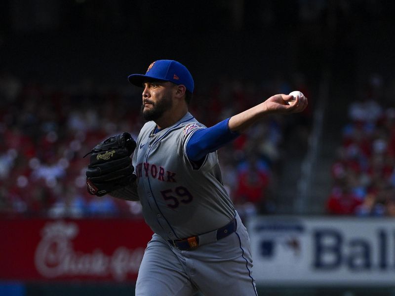 Aug 5, 2024; St. Louis, Missouri, USA;  New York Mets starting pitcher Sean Manaea (59) pitches against the St. Louis Cardinals during the sixth inning at Busch Stadium. Mandatory Credit: Jeff Curry-USA TODAY Sports