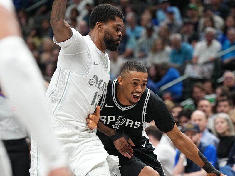 DALLAS, TX - NOVEMBER 16: Keldon Johnson #0 of the San Antonio Spurs drives to the basket during the game against the Dallas Mavericks on November 16, 2024 at American Airlines Center in Dallas, Texas. NOTE TO USER: User expressly acknowledges and agrees that, by downloading and or using this photograph, User is consenting to the terms and conditions of the Getty Images License Agreement. Mandatory Copyright Notice: Copyright 2024 NBAE (Photo by Glenn James/NBAE via Getty Images)