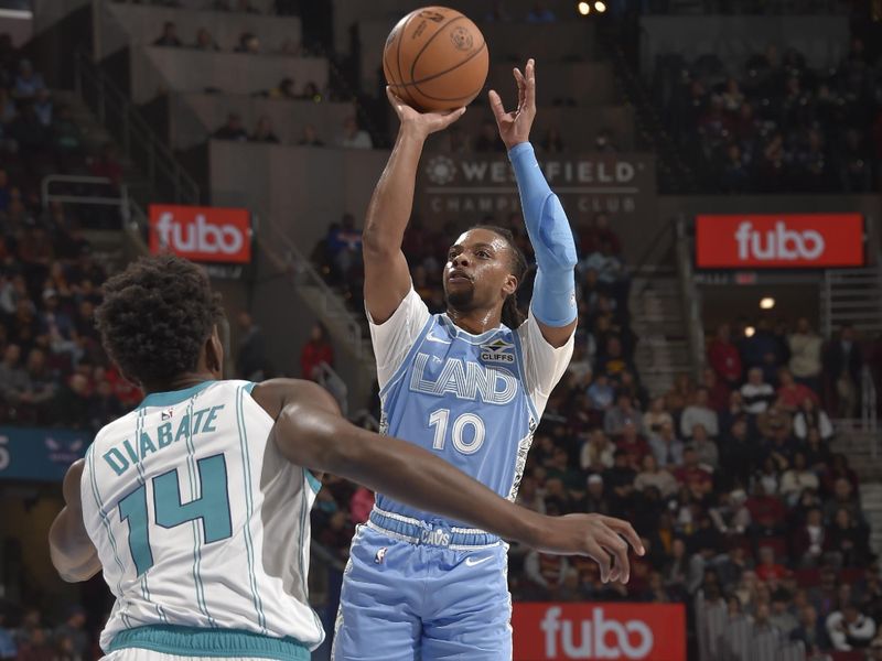 CLEVELAND, OH - NOVEMBER 17: Darius Garland #10 of the Cleveland Cavaliers shoots the ball during the game against the Charlotte Hornets on November 17, 2024 at Rocket Mortgage FieldHouse in Cleveland, Ohio. NOTE TO USER: User expressly acknowledges and agrees that, by downloading and/or using this Photograph, user is consenting to the terms and conditions of the Getty Images License Agreement. Mandatory Copyright Notice: Copyright 2024 NBAE (Photo by David Liam Kyle/NBAE via Getty Images)