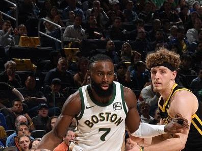 SAN FRANCISCO, CA - DECEMBER 19: Jaylen Brown #7 of the Boston Celtics handles the ball during the game against the Golden State Warriors on December 19, 2023 at Chase Center in San Francisco, California. NOTE TO USER: User expressly acknowledges and agrees that, by downloading and or using this photograph, user is consenting to the terms and conditions of Getty Images License Agreement. Mandatory Copyright Notice: Copyright 2023 NBAE (Photo by Noah Graham/NBAE via Getty Images)