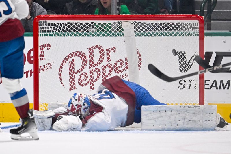 Nov 29, 2024; Dallas, Texas, USA; Colorado Avalanche goaltender Alexandar Georgiev (40) gives up a power play goal to Dallas Stars center Tyler Seguin (not pictured) during the first period at the American Airlines Center. Mandatory Credit: Jerome Miron-Imagn Images