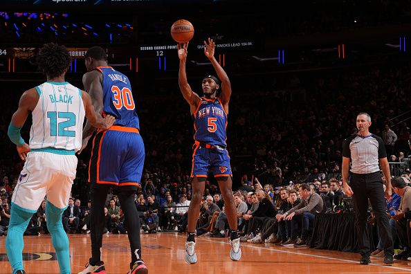 NEW YORK, NY - NOVEMBER 28: Immanuel Quickley #5 of the New York Knicks shoots the ball during the game against the Charlotte Hornets during the In-Season Tournament on November 28, 2023 at Madison Square Garden in New York City, New York.  NOTE TO USER: User expressly acknowledges and agrees that, by downloading and or using this photograph, User is consenting to the terms and conditions of the Getty Images License Agreement. Mandatory Copyright Notice: Copyright 2023 NBAE  (Photo by Jesse D. Garrabrant/NBAE via Getty Images)