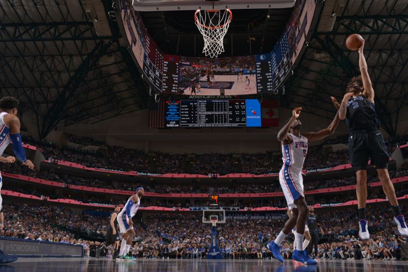 DALLAS, TX - MARCH 3: Dereck Lively II #2 of the Dallas Mavericks shoots the ball during the game against the Philadelphia 76ers on March 3, 2024 at the American Airlines Center in Dallas, Texas. NOTE TO USER: User expressly acknowledges and agrees that, by downloading and or using this photograph, User is consenting to the terms and conditions of the Getty Images License Agreement. Mandatory Copyright Notice: Copyright 2024 NBAE (Photo by Glenn James/NBAE via Getty Images)