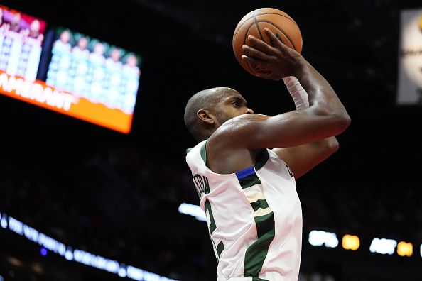 Milwaukee Bucks vs Boston Celtics: Myles Turner Anchors Milwaukee in Fiserv Forum Showdown