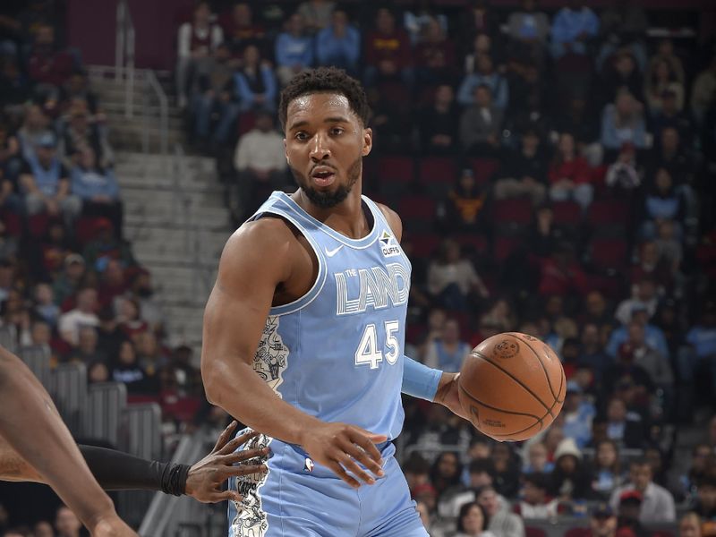 CLEVELAND, OH - MARCH 5: Donovan Mitchell #45 of the Cleveland Cavaliers handles the ball during the game against the Miami Heat on March 5, 2025 at Rocket Arena in Cleveland, Ohio. NOTE TO USER: User expressly acknowledges and agrees that, by downloading and/or using this Photograph, user is consenting to the terms and conditions of the Getty Images License Agreement. Mandatory Copyright Notice: Copyright 2025 NBAE (Photo by David Liam Kyle/NBAE via Getty Images)