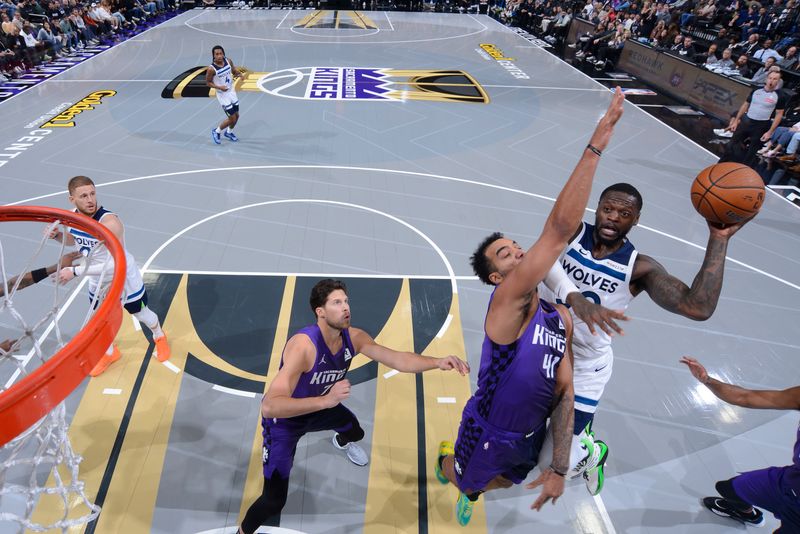 SACRAMENTO, CA - NOVEMBER 15: Julius Randle #30 of the Minnesota Timberwolves drives to the basket during the game against the Sacramento Kings during the Emirates NBA Cup game on November 15, 2024 at Golden 1 Center in Sacramento, California. NOTE TO USER: User expressly acknowledges and agrees that, by downloading and or using this Photograph, user is consenting to the terms and conditions of the Getty Images License Agreement. Mandatory Copyright Notice: Copyright 2024 NBAE (Photo by Rocky Widner/NBAE via Getty Images)