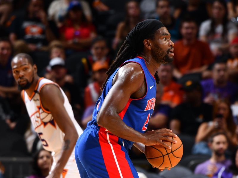 PHOENIX, AZ - OCTOBER 11: Isaiah Stewart #28 of the Detroit Pistons handles the ball during the game against the Phoenix Suns during a NBA preseason game on October 11, 2024 at Footprint Center in Phoenix, Arizona. NOTE TO USER: User expressly acknowledges and agrees that, by downloading and or using this photograph, user is consenting to the terms and conditions of the Getty Images License Agreement. Mandatory Copyright Notice: Copyright 2024 NBAE (Photo by Barry Gossage/NBAE via Getty Images)