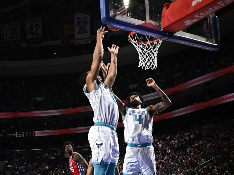 PHILADELPHIA, PA - MARCH 1: Nick Richards #4 of the Charlotte Hornets waits for a rebound during the game against the Philadelphia 76ers on March 1, 2024 at the Wells Fargo Center in Philadelphia, Pennsylvania NOTE TO USER: User expressly acknowledges and agrees that, by downloading and/or using this Photograph, user is consenting to the terms and conditions of the Getty Images License Agreement. Mandatory Copyright Notice: Copyright 2024 NBAE (Photo by David Dow/NBAE via Getty Images)