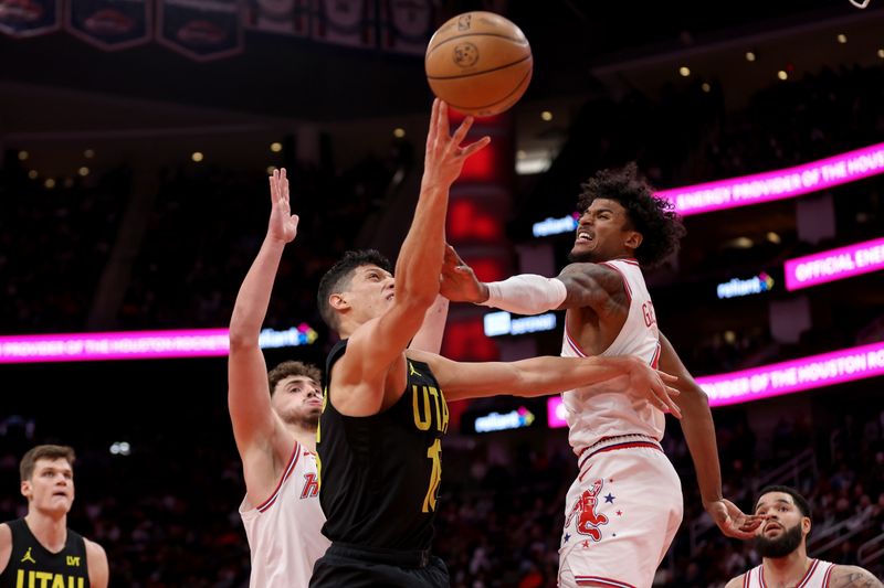 HOUSTON, TEXAS - JANUARY 20: Simone Fontecchio #16 of the Utah Jazz shoots the ball while defended by Jalen Green #4 of the Houston Rockets and Alperen Sengun #28 in the second half at Toyota Center on January 20, 2024 in Houston, Texas.  NOTE TO USER: User expressly acknowledges and agrees that, by downloading and or using this photograph, User is consenting to the terms and conditions of the Getty Images License Agreement. (Photo by Tim Warner/Getty Images)