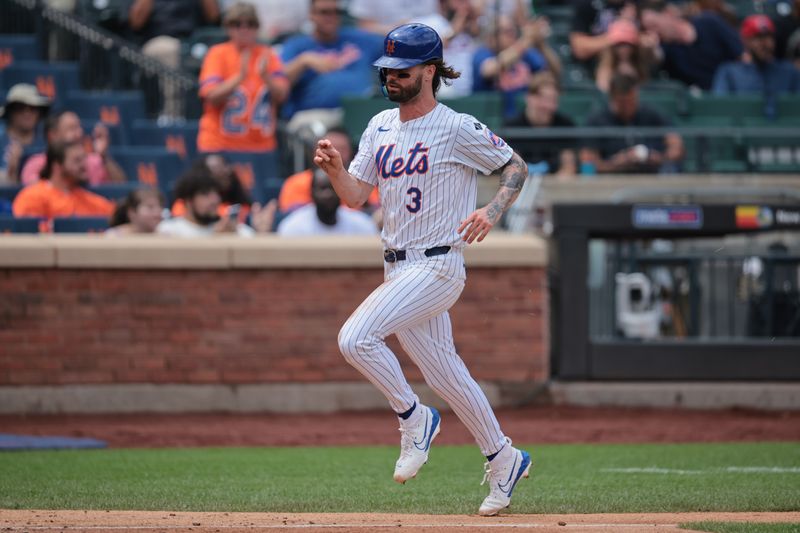 Aug 18, 2024; New York City, New York, USA; New York Mets left fielder Jesse Winker (3) scores a run on an RBI single by shortstop Francisco Lindor (not pictured) during the fifth inning against the Miami Marlins at Citi Field. Mandatory Credit: Vincent Carchietta-USA TODAY Sports