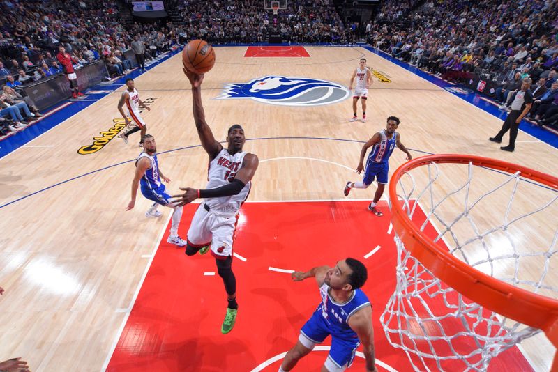 SACRAMENTO, CA - FEBRUARY 26: Bam Adebayo #13 of the Miami Heat drives to the basket during the game against the Sacramento Kings on February 26, 2024 at Golden 1 Center in Sacramento, California. NOTE TO USER: User expressly acknowledges and agrees that, by downloading and or using this Photograph, user is consenting to the terms and conditions of the Getty Images License Agreement. Mandatory Copyright Notice: Copyright 2024 NBAE (Photo by Rocky Widner/NBAE via Getty Images)