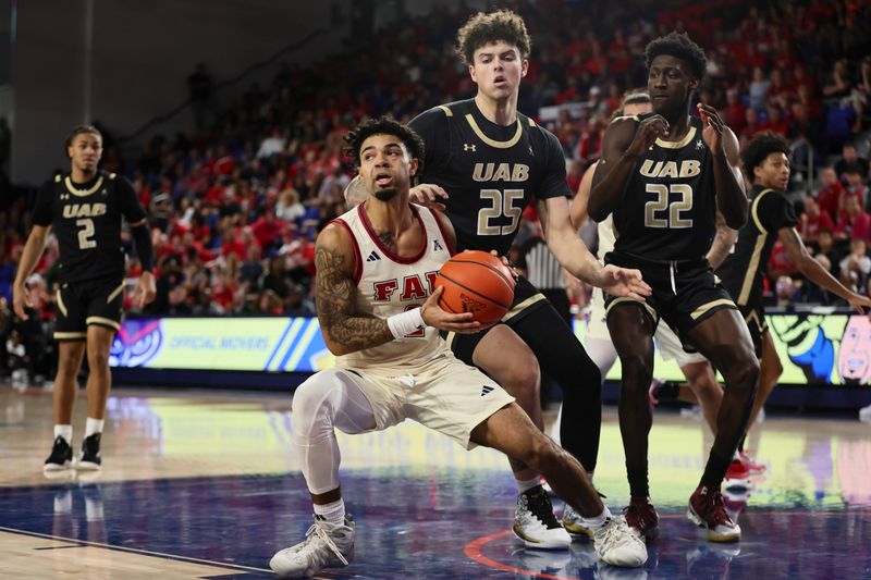 Jan 14, 2024; Boca Raton, Florida, USA; Florida Atlantic Owls guard Nicholas Boyd (2) drives to the basket ahead of UAB Blazers forward Will Shaver (25) and guard Barry Dunning Jr. (22) during the second half at Eleanor R. Baldwin Arena. Mandatory Credit: Sam Navarro-USA TODAY Sports