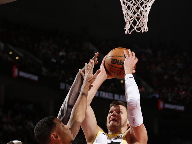 PORTLAND, OR - DECEMBER 6: Walker Kessler #24 of the Utah Jazz drives to the basket during the game against the Portland Trail Blazers on December 6, 2024 at the Moda Center Arena in Portland, Oregon. NOTE TO USER: User expressly acknowledges and agrees that, by downloading and or using this photograph, user is consenting to the terms and conditions of the Getty Images License Agreement. Mandatory Copyright Notice: Copyright 2024 NBAE (Photo by Cameron Browne/NBAE via Getty Images)