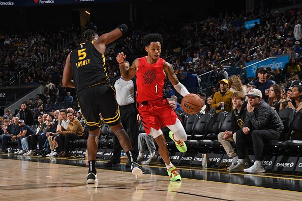 SAN FRANCISCO, CA - DECEMBER 23: Anfernee Simons #1 of the Portland Trail Blazers dribbles the ball during the game against the Golden State Warriors on December 23, 2023 at Chase Center in San Francisco, California. NOTE TO USER: User expressly acknowledges and agrees that, by downloading and or using this photograph, user is consenting to the terms and conditions of Getty Images License Agreement. Mandatory Copyright Notice: Copyright 2023 NBAE (Photo by Noah Graham/NBAE via Getty Images)