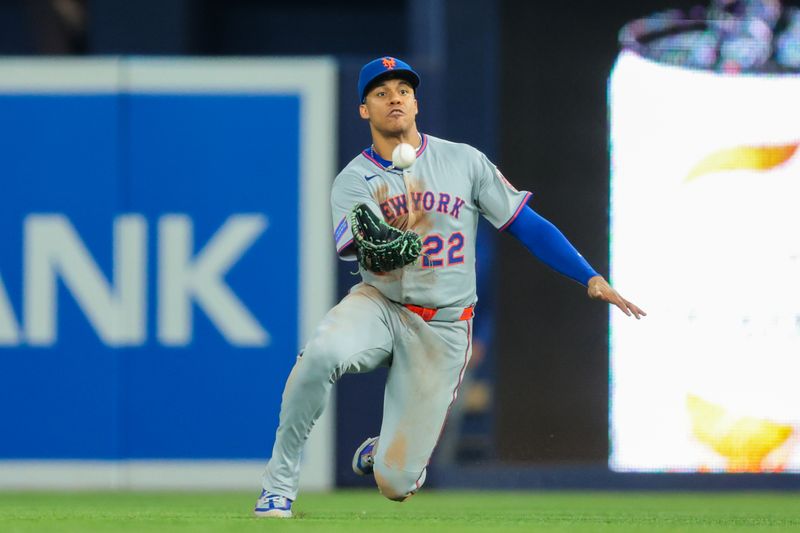 Sep 26, 2025; Miami, Florida, USA; New York Mets right fielder Juan Soto (22) catches a fly ball to retire Miami Marlins first baseman Troy Johnston (not pictured) during the eighth inning at loanDepot Park. Mandatory Credit: Sam Navarro-Imagn Images