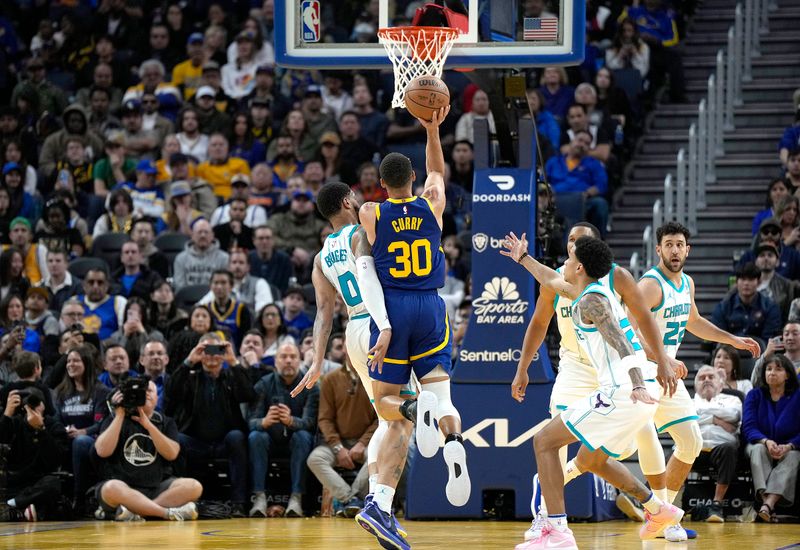 SAN FRANCISCO, CALIFORNIA - FEBRUARY 23: Stephen Curry #30 of the Golden State Warriors shoots and gets fouled by Miles Bridges #0 of the Charlotte Hornets during the fourth quarter of an NBA basketball game at Chase Center on February 23, 2024 in San Francisco, California. NOTE TO USER: User expressly acknowledges and agrees that, by downloading and or using this photograph, User is consenting to the terms and conditions of the Getty Images License Agreement. (Photo by Thearon W. Henderson/Getty Images)