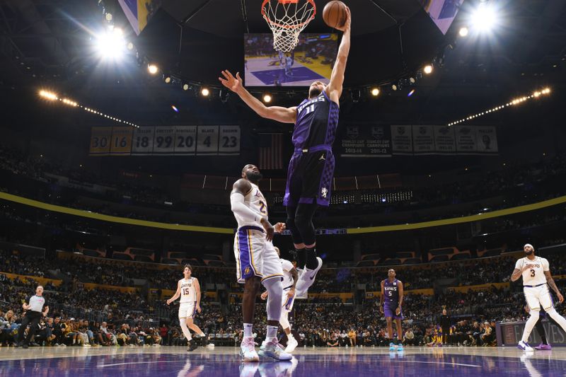 LOS ANGELES, CA - OCTOBER 26: Domantas Sabonis #11 of the Sacramento Kings drives to the basket during the game against the Los Angeles Lakers on October 26, 2024 at Crypto.Com Arena in Los Angeles, California. NOTE TO USER: User expressly acknowledges and agrees that, by downloading and/or using this Photograph, user is consenting to the terms and conditions of the Getty Images License Agreement. Mandatory Copyright Notice: Copyright 2024 NBAE (Photo by Adam Pantozzi/NBAE via Getty Images)