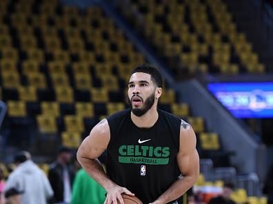 SAN FRANCISCO, CA - DECEMBER 19:  Jayson Tatum #0 of the Boston Celtics warms up before the game against the Golden State Warriors on December 19, 2023 at Chase Center in San Francisco, California. NOTE TO USER: User expressly acknowledges and agrees that, by downloading and or using this photograph, user is consenting to the terms and conditions of Getty Images License Agreement. Mandatory Copyright Notice: Copyright 2023 NBAE (Photo by Noah Graham/NBAE via Getty Images)