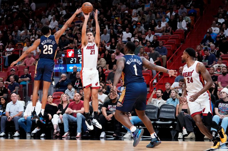 MIAMI, FLORIDA - MARCH 22: Cole Swider #21 of the Miami Heat goes up for a shot against Trey Murphy III #25 of the New Orleans Pelicans during the second quarter at Kaseya Center on March 22, 2024 in Miami, Florida. NOTE TO USER: User expressly acknowledges and agrees that, by downloading and or using this photograph, User is consenting to the terms and conditions of the Getty Images License Agreement. (Photo by Rich Storry/Getty Images)