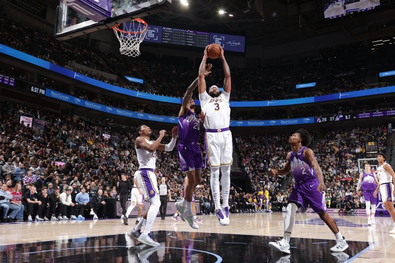 SALT LAKE CITY, UT - DECEMBER 1: Anthony Davis #3 of the Los Angeles Lakers rebounds the ball during the game against the Utah Jazz on December 1, 2024 at Delta Center in Salt Lake City, Utah. NOTE TO USER: User expressly acknowledges and agrees that, by downloading and or using this Photograph, User is consenting to the terms and conditions of the Getty Images License Agreement. Mandatory Copyright Notice: Copyright 2024 NBAE (Photo by Melissa Majchrzak/NBAE via Getty Images)