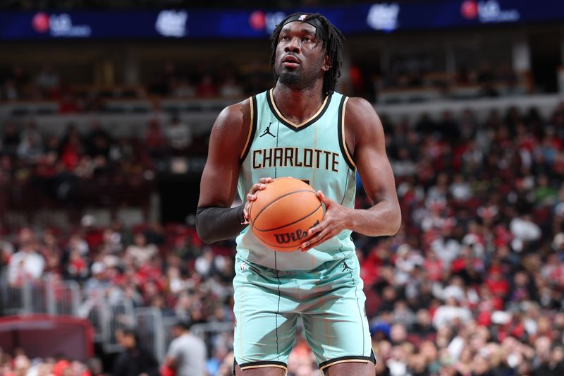 CHICAGO, IL - DECEMBER 13: Mark Williams #5 of the Charlotte Hornets shoots a free throw during the game against the Chicago Bulls on December 13, 2024 at United Center in Chicago, Illinois. NOTE TO USER: User expressly acknowledges and agrees that, by downloading and or using this photograph, User is consenting to the terms and conditions of the Getty Images License Agreement. Mandatory Copyright Notice: Copyright 2024 NBAE (Photo by Jeff Haynes/NBAE via Getty Images)