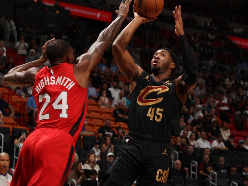 MIAMI, FL - DECEMBER 8: Donovan Mitchell #45 of the Cleveland Cavaliers shoots the ball during the game against the Miami Heat on December 8, 2024 at Kaseya Center in Miami, Florida. NOTE TO USER: User expressly acknowledges and agrees that, by downloading and or using this Photograph, user is consenting to the terms and conditions of the Getty Images License Agreement. Mandatory Copyright Notice: Copyright 2024 NBAE (Photo by Issac Baldizon/NBAE via Getty Images)