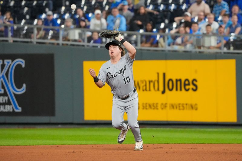 May 6, 2025; Kansas City, Missouri, USA; Chicago White Sox shortstop Chase Meidroth (10) missplays a ball against the Kansas City Royals in the ninth inning at Kauffman Stadium. Mandatory Credit: Denny Medley-Imagn Images