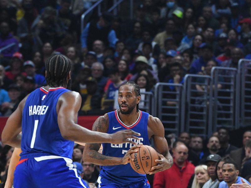 LOS ANGELES, CA - JANUARY 23:  Kawhi Leonard #2 of the LA Clippers passes the ball during the game on January 23, 2024 at Crypto.Com Arena in Los Angeles, California. NOTE TO USER: User expressly acknowledges and agrees that, by downloading and/or using this Photograph, user is consenting to the terms and conditions of the Getty Images License Agreement. Mandatory Copyright Notice: Copyright 2024 NBAE (Photo by Juan Ocampo/NBAE via Getty Images)