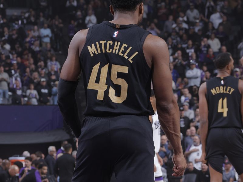 SACRAMENTO, CA - MARCH 19:   Donovan Mitchell #45 of the Cleveland Cavaliers looks on during the game against the Sacramento Kings on March 19, 2025 at Golden 1 Center in Sacramento, California. NOTE TO USER: User expressly acknowledges and agrees that, by downloading and or using this Photograph, user is consenting to the terms and conditions of the Getty Images License Agreement. Mandatory Copyright Notice: Copyright 2025 NBAE (Photo by Rocky Widner/NBAE via Getty Images)