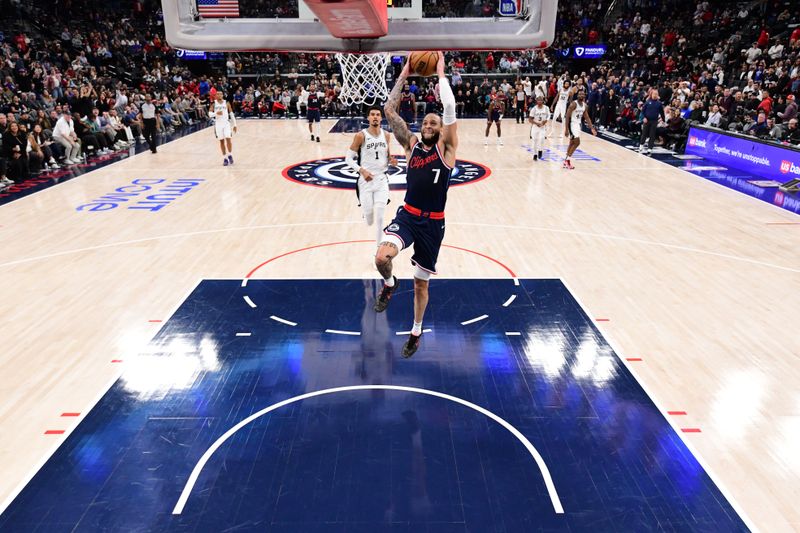 INGLEWOOD, CA - NOVEMBER 4: Amir Coffey #7 of the LA Clippers dunks the ball during the game against the San Antonio Spurs on November 4, 2024 at Intuit Dome in Los Angeles, California. NOTE TO USER: User expressly acknowledges and agrees that, by downloading and/or using this Photograph, user is consenting to the terms and conditions of the Getty Images License Agreement. Mandatory Copyright Notice: Copyright 2024 NBAE (Photo by Adam Pantozzi/NBAE via Getty Images)