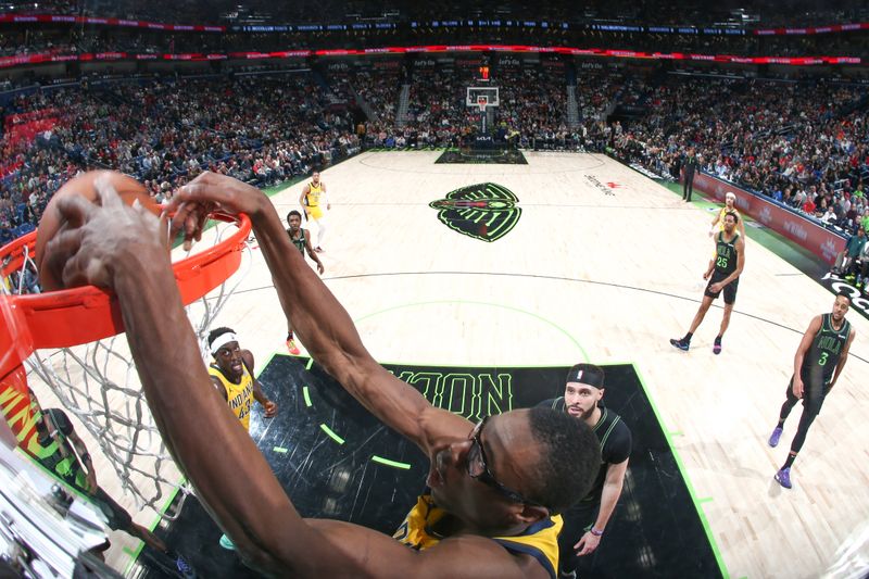 NEW ORLEANS, LA - MARCH 1:  Jalen Smith #25 of the Indiana Pacers dunks the ball during the game against the New Orleans Pelicans on March 1, 2024 at the Smoothie King Center in New Orleans, Louisiana. NOTE TO USER: User expressly acknowledges and agrees that, by downloading and or using this Photograph, user is consenting to the terms and conditions of the Getty Images License Agreement. Mandatory Copyright Notice: Copyright 2024 NBAE (Photo by Layne Murdoch Jr./NBAE via Getty Images)