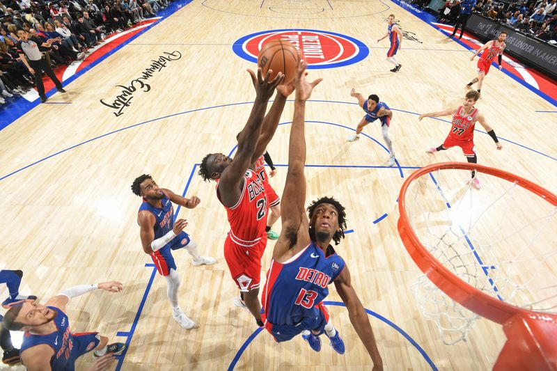 DETROIT, MI - APRIL 11: Adama Sanogo #21 of the Chicago Bulls grabs a rebound during the game against the Detroit Pistons on April 11, 2024 at Little Caesars Arena in Detroit, Michigan. NOTE TO USER: User expressly acknowledges and agrees that, by downloading and/or using this photograph, User is consenting to the terms and conditions of the Getty Images License Agreement. Mandatory Copyright Notice: Copyright 2024 NBAE (Photo by Chris Schwegler/NBAE via Getty Images)