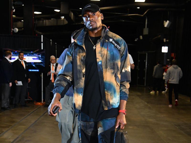 PHOENIX, AZ - MARCH 3: Bismack Biyombo #15 of the Oklahoma City Thunder arrives to the arena before the game against the Phoenix Suns on March 3, 2024 at Footprint Center in Phoenix, Arizona. NOTE TO USER: User expressly acknowledges and agrees that, by downloading and or using this photograph, user is consenting to the terms and conditions of the Getty Images License Agreement. Mandatory Copyright Notice: Copyright 2024 NBAE (Photo by Barry Gossage/NBAE via Getty Images)