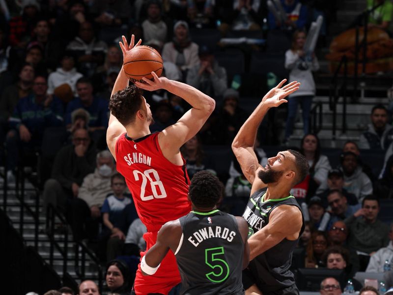 MINNEAPOLIS, MN - FEBRUARY 6: Alperen Sengun #28 of the Houston Rockets shoots the ball during the game against the Minnesota Timberwolves on February 6, 2025 at Target Center in Minneapolis, Minnesota. NOTE TO USER: User expressly acknowledges and agrees that, by downloading and or using this Photograph, user is consenting to the terms and conditions of the Getty Images License Agreement. Mandatory Copyright Notice: Copyright 2025 NBAE(Photo by David Sherman/NBAE via Getty Images)