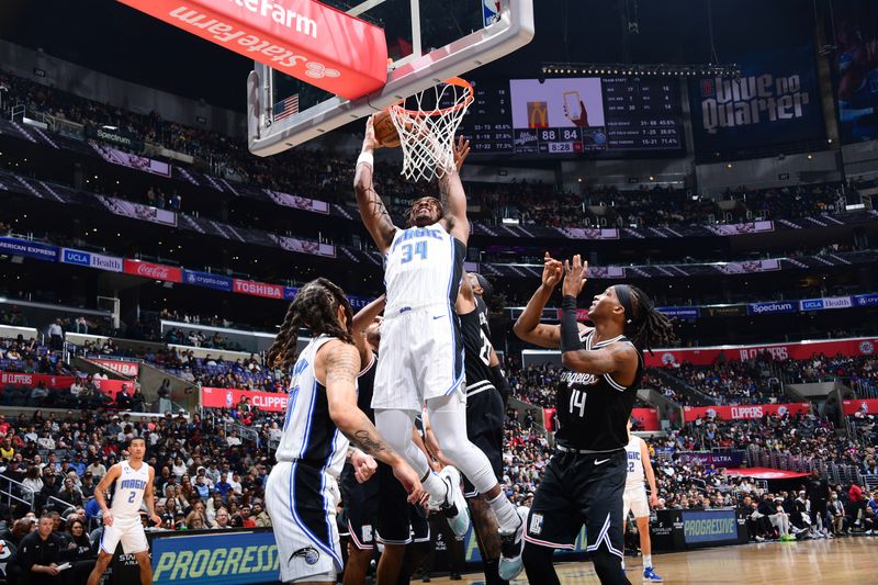 LOS ANGELES, CA - MARCH 18: Wendell Carter Jr. #34 of the Orlando Magic drives to the basket during the game against the LA Clippers on March 18, 2023 at Crypto.Com Arena in Los Angeles, California. NOTE TO USER: User expressly acknowledges and agrees that, by downloading and/or using this Photograph, user is consenting to the terms and conditions of the Getty Images License Agreement. Mandatory Copyright Notice: Copyright 2023 NBAE (Photo by Adam Pantozzi/NBAE via Getty Images)