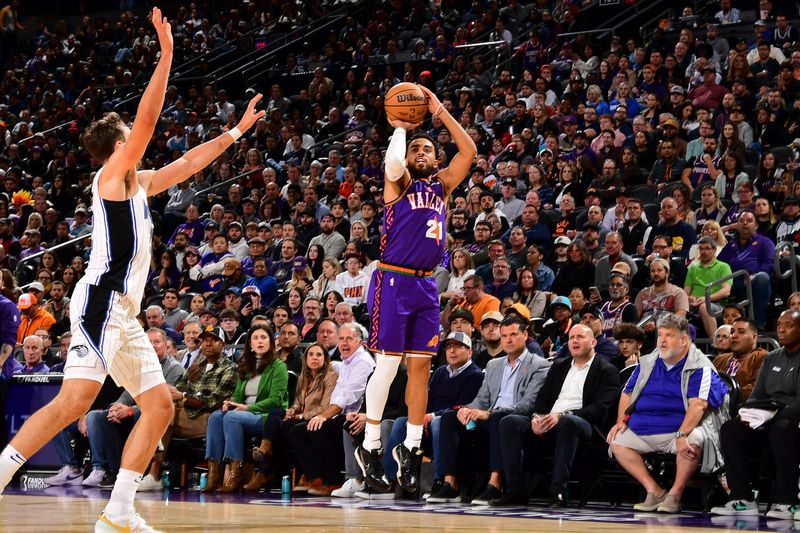 PHOENIX, AZ - NOVEMBER 18: Tyus Jones #21 of the Phoenix Suns three point basket during the game against the Orlando Magic on November 18, 2024 at Footprint Center in Phoenix, Arizona. NOTE TO USER: User expressly acknowledges and agrees that, by downloading and or using this photograph, user is consenting to the terms and conditions of the Getty Images License Agreement. Mandatory Copyright Notice: Copyright 2024 NBAE (Photo by Kate Frese/NBAE via Getty Images)