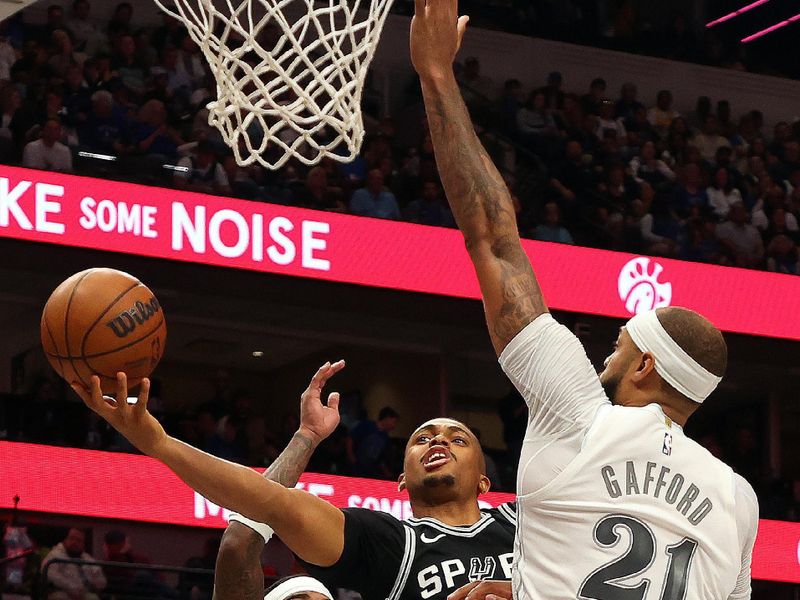 DALLAS, TEXAS - NOVEMBER 16: Keldon Johnson #0 of the San Antonio Spurs shoots against Jaden Hardy #1 and Daniel Gafford #21 of the Dallas Mavericks in the first half of an NBA game at American Airlines Center on November 16, 2024 in Dallas, Texas. NOTE TO USER: User expressly acknowledges and agrees that, by downloading and or using this photograph, User is consenting to the terms and conditions of the Getty Images License Agreement. (Photo by Richard Rodriguez/Getty Images)