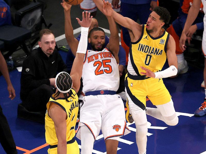 NEW YORK, NEW YORK - MAY 21:  Mikal Bridges #25 of the New York Knicks is defended by Tyrese Haliburton #0 and Andrew Nembhard #2 of the Indiana Pacers during the third quarter in Game One of the Eastern Conference Finals of the 2025 NBA Playoffs at Madison Square Garden on May 21, 2025 in New York City. NOTE TO USER: User expressly acknowledges and agrees that, by downloading and or using this photograph, User is consenting to the terms and conditions of the Getty Images License Agreement. (Photo by Al Bello/Getty Images)