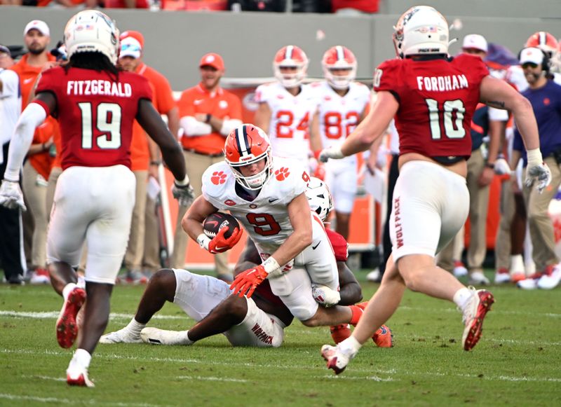 Oct 28, 2023; Raleigh, North Carolina, USA; Clemson Tigers tight end Jake Briningstool (9) runs after a catch during the second half against the North Carolina State Wolfpack at Carter-Finley Stadium. Mandatory Credit: Rob Kinnan-USA TODAY Sports