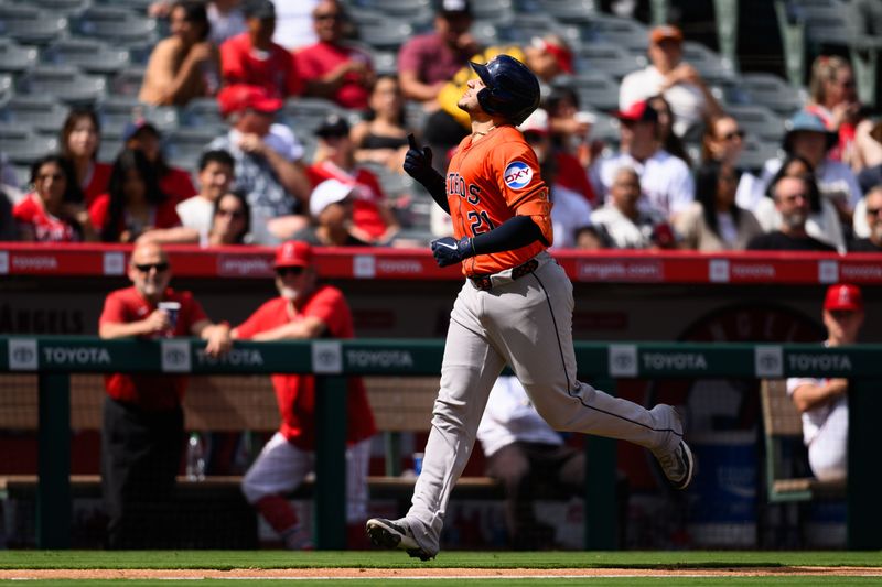 Sep 28, 2025; Anaheim, California, USA; Houston Astros catcher Yainer Diaz (21) gestures after hitting a home run during the fifth inning against the Los Angeles Angels at Angel Stadium. Mandatory Credit: William Liang-Imagn Images